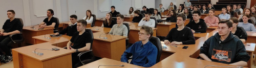  В Думе Томска на экскурсии побывали студенты-первокурсники ТГУ