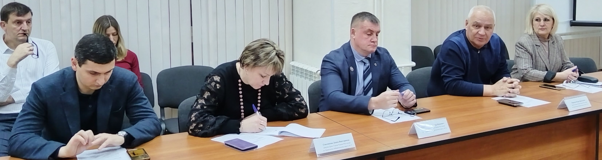 Депутаты обсуждают с активными жителями вопросы благоустройства