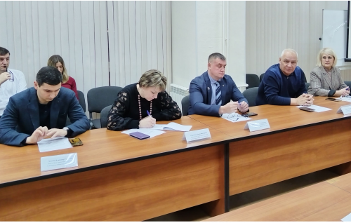 Депутаты обсуждают с активными жителями вопросы благоустройства