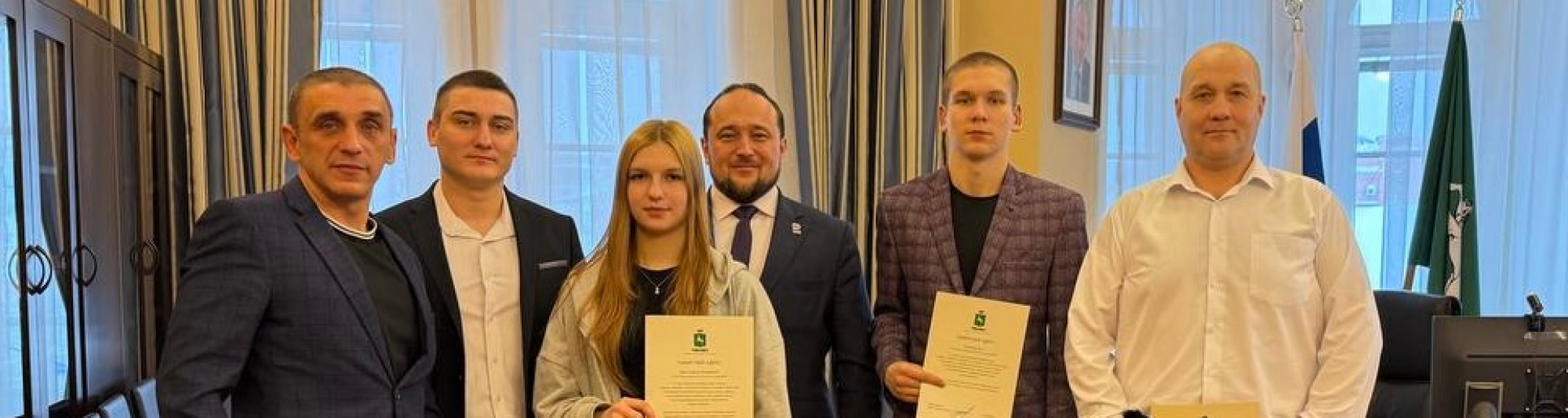 Сергей Сеченов обсудил развитие спорта в Томске с победителями европейского первенства по муайтай