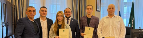 Сергей Сеченов обсудил развитие спорта в Томске с победителями европейского первенства по муайтай