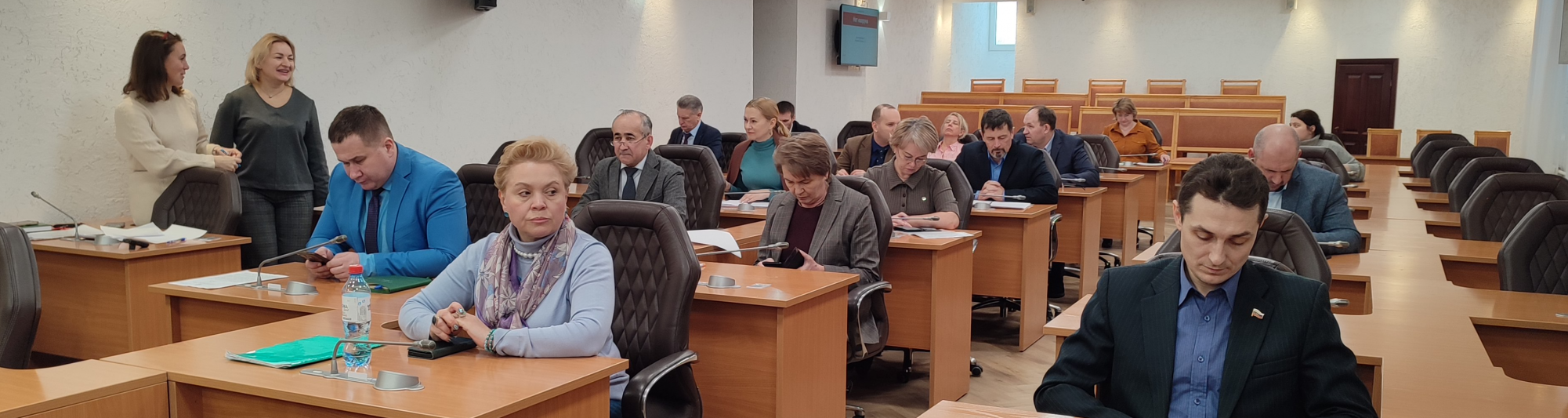 Очистку тротуаров и ремонт дорог обсудили сегодня на комитете городского хозяйства