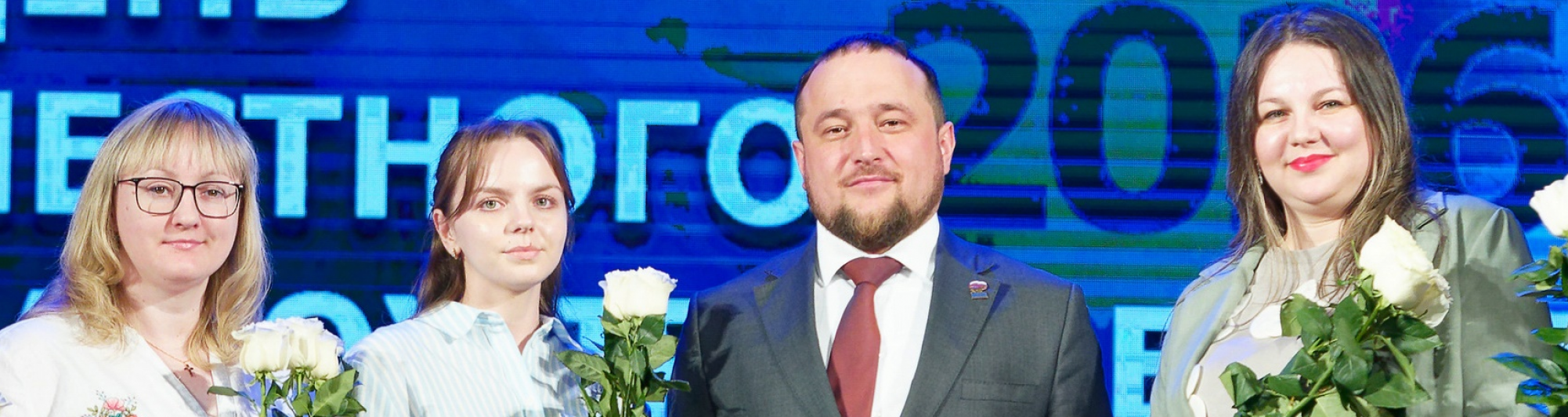 Сергей Сеченов поздравил муниципальных служащих и вручил награды