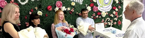 С рождением тройни поздравил семью Тамбовцевых депутат городской Думы и главный врач перинатального центра Игорь Степанов