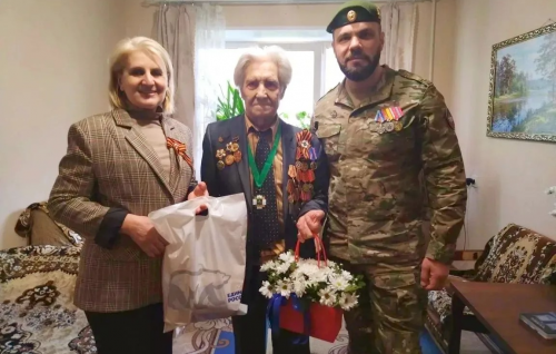 Алла Волкова посетила ветерана Великой Отечественной войны Анатолия Ефимовича Петрова
